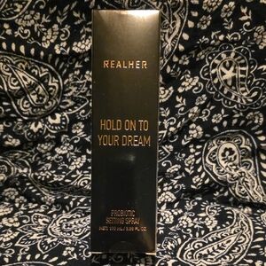 RealHer Probiotic Setting Spray - Black and Gold